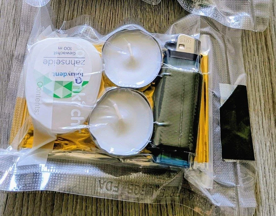Winter Survival Kit Heat Emergency Pack von EarthTrail, wasserdicht verpackt mit allen Teilen