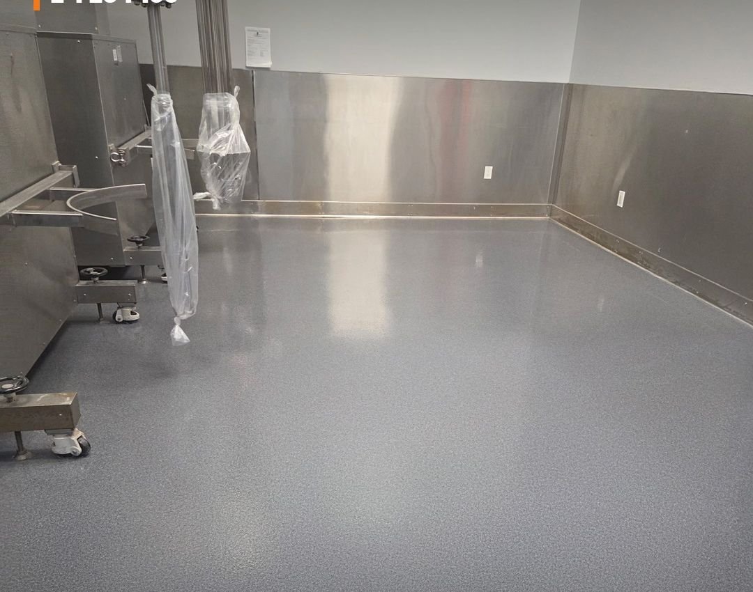 Seamless gray floor coating in a production area
