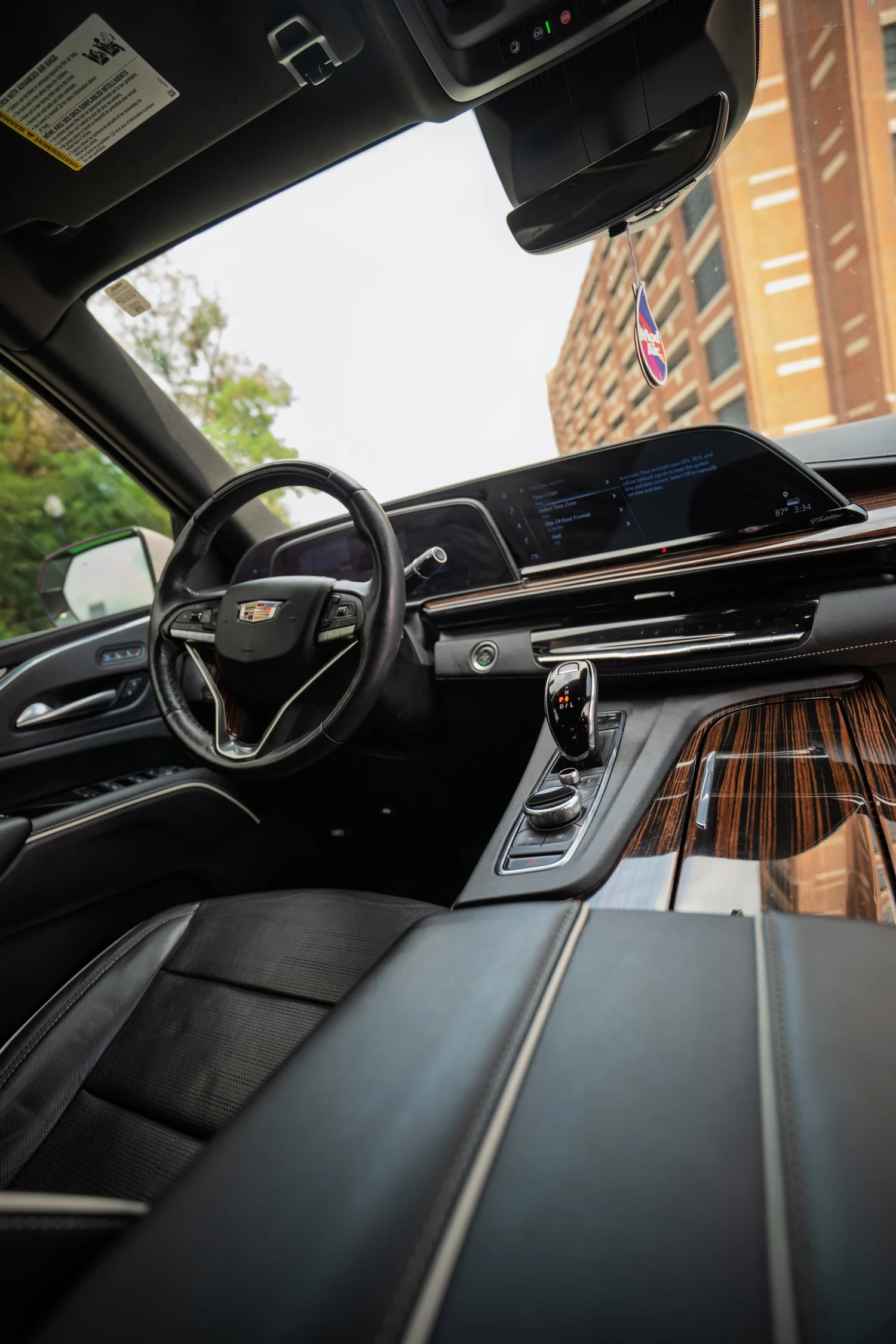 Cadillac Escalade Platinum rental — photo 3