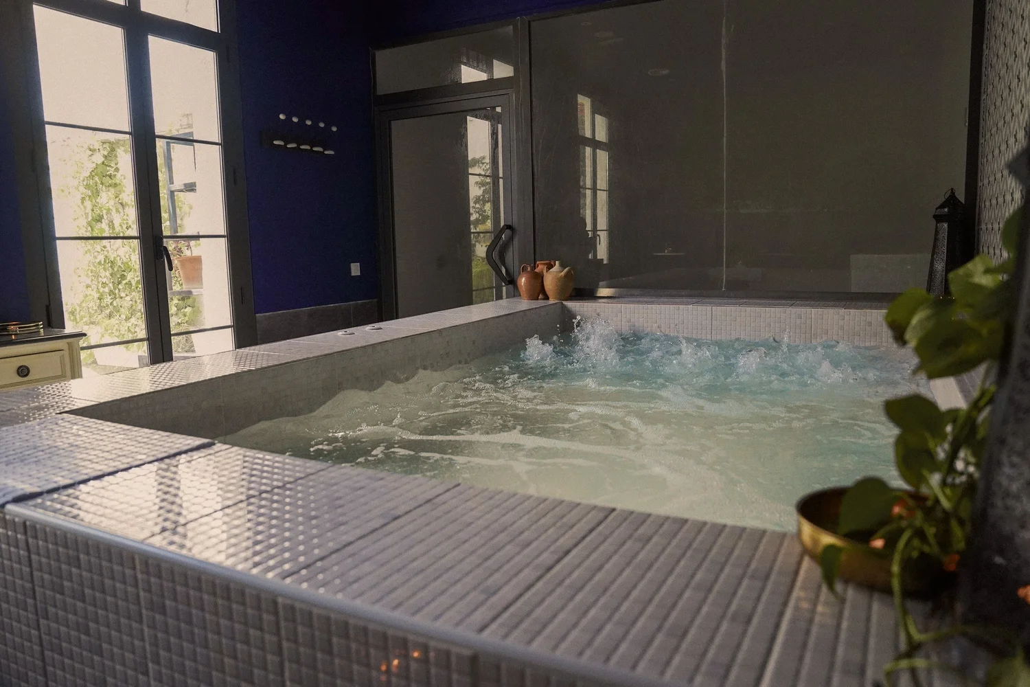 The jacuzzi under the patterned tiles