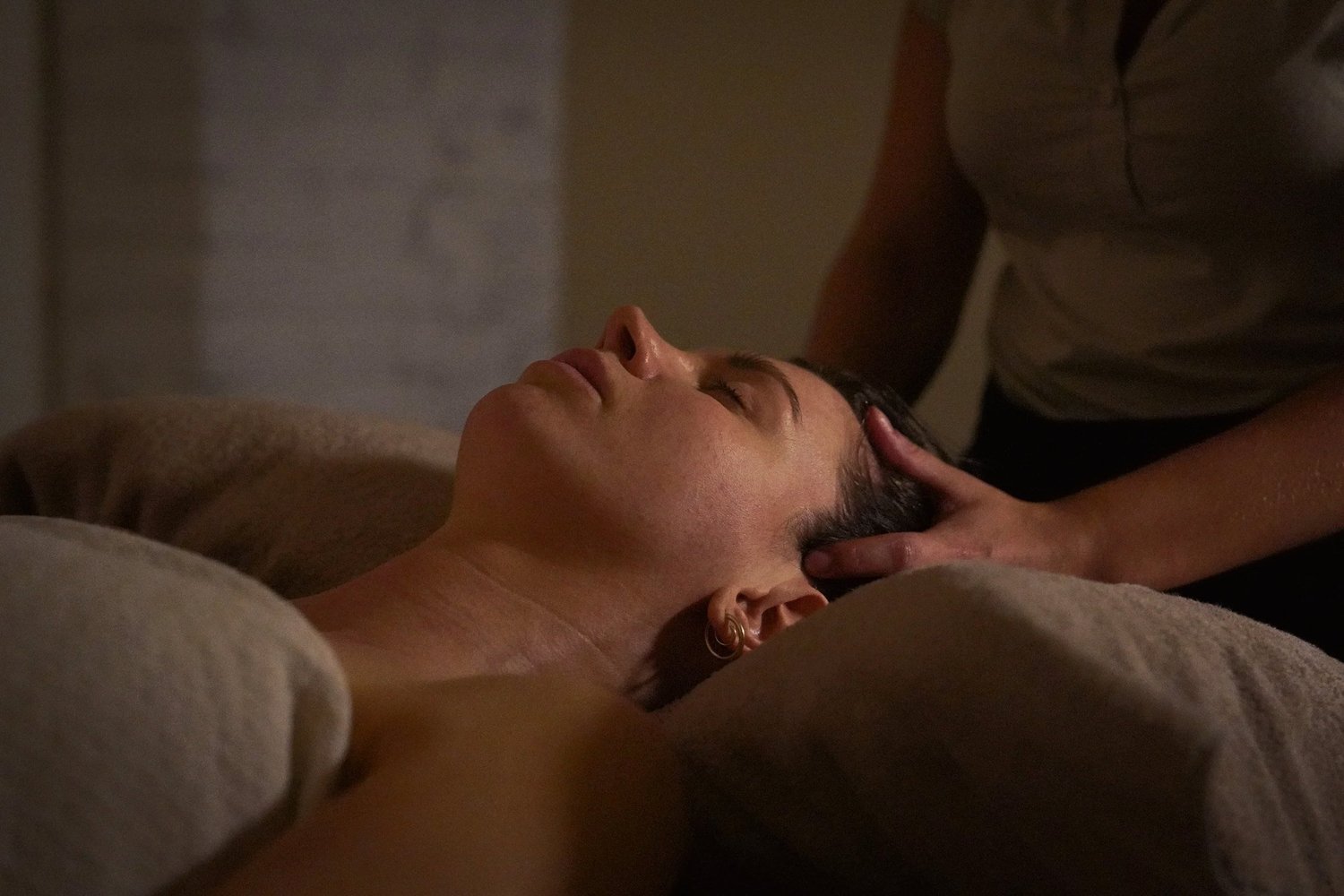 A therapist giving the Chyl Signature Massage