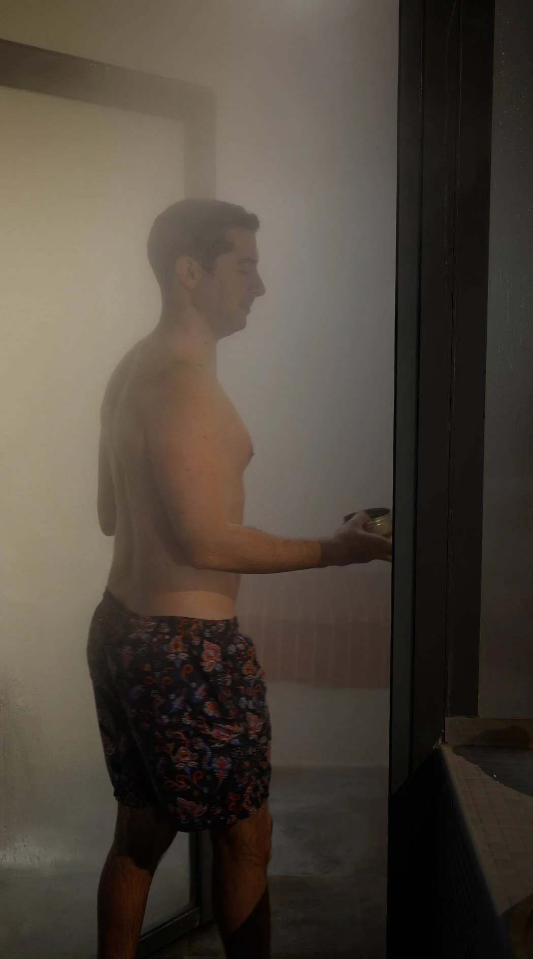 A guest in the warm steam of the hammam