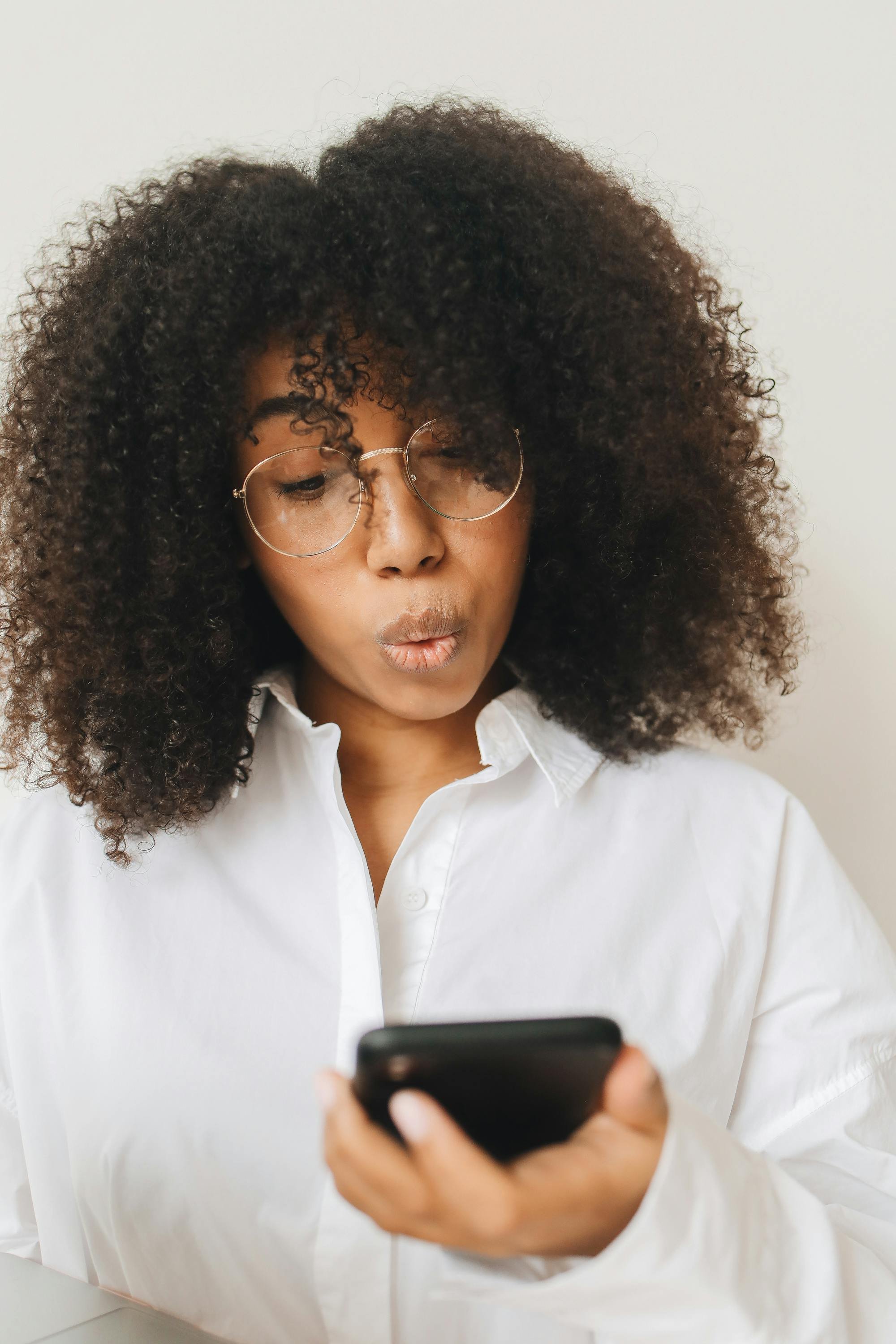 Person rating a service on their phone