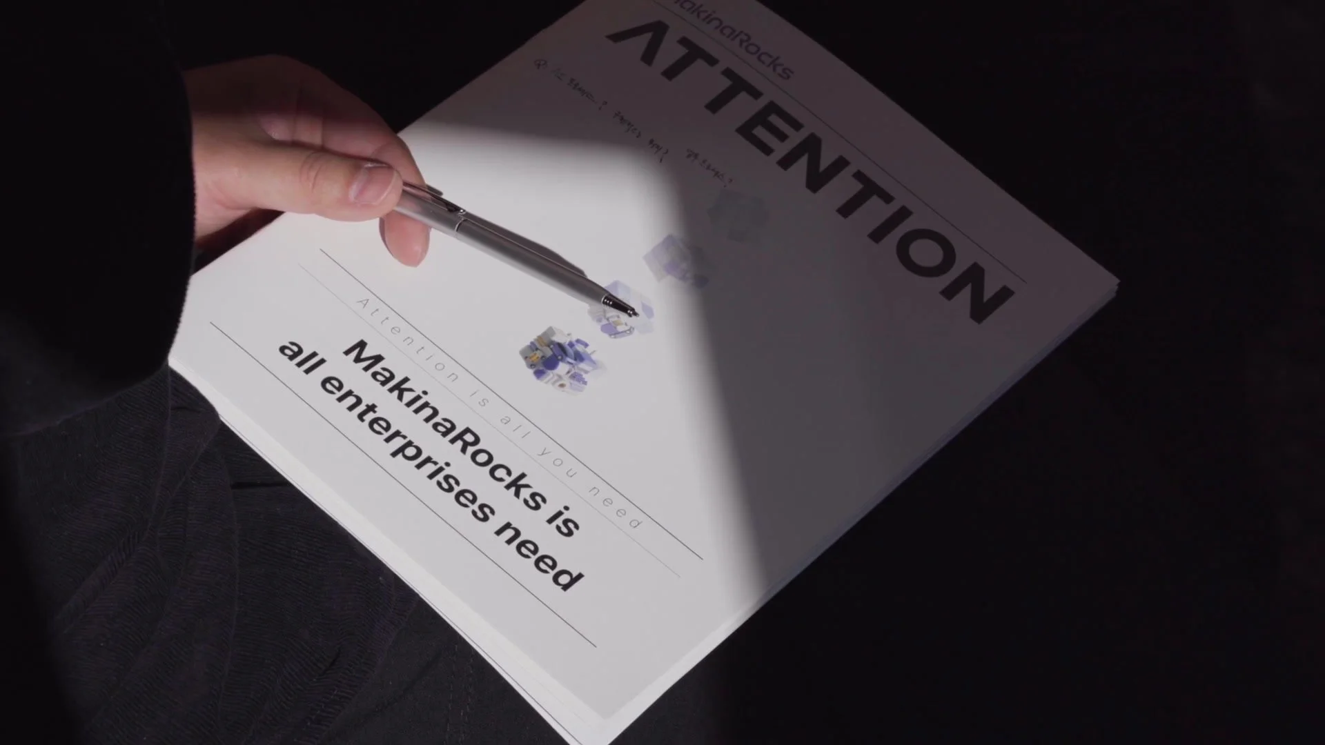펜으로 짚는 마키나락스 ATTENTION 책자