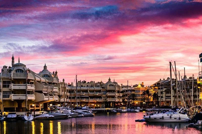 Puerto Marina Benalmádena con yacht sulla Costa del Sol