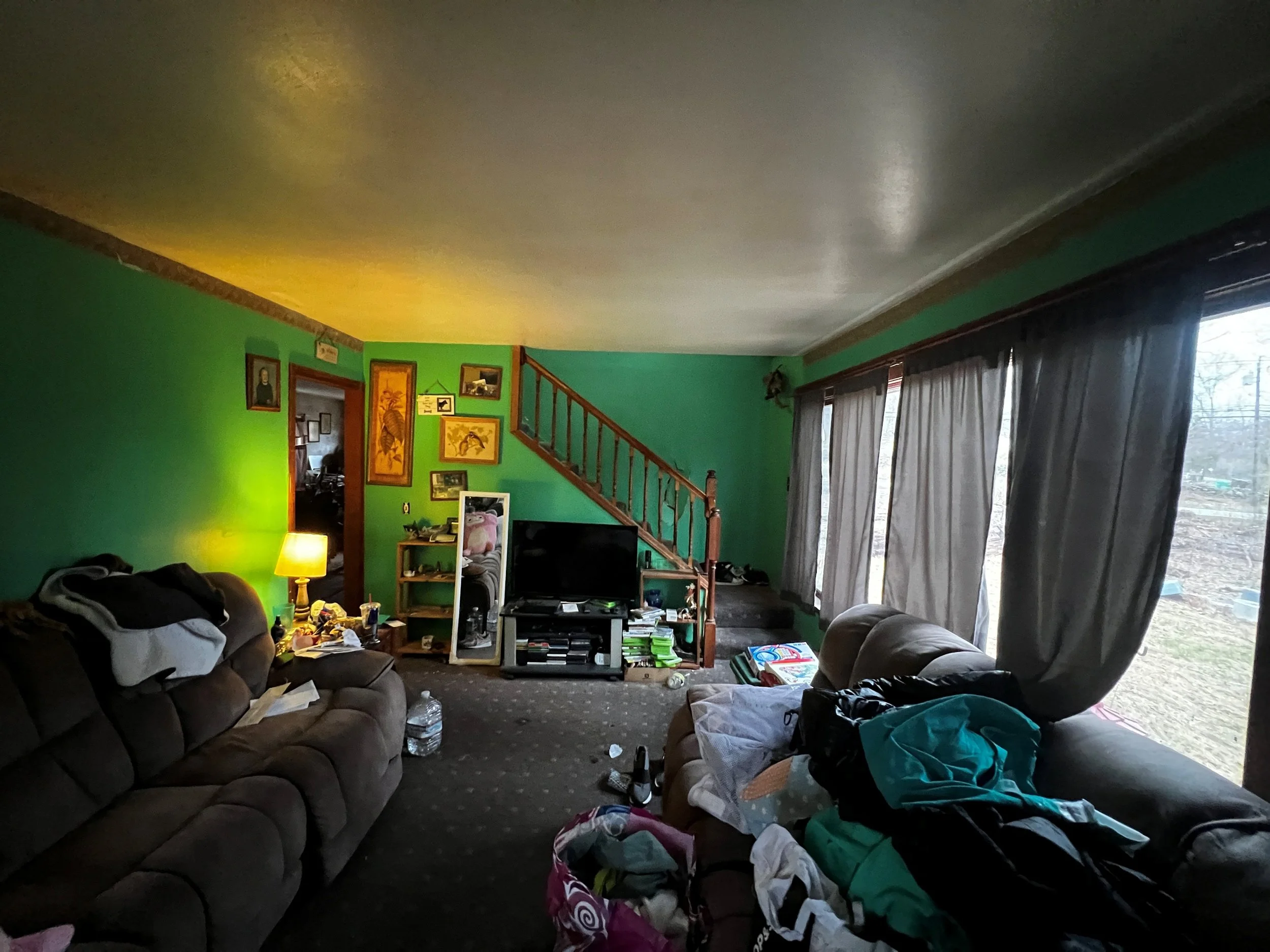 Salem living room before renovation
