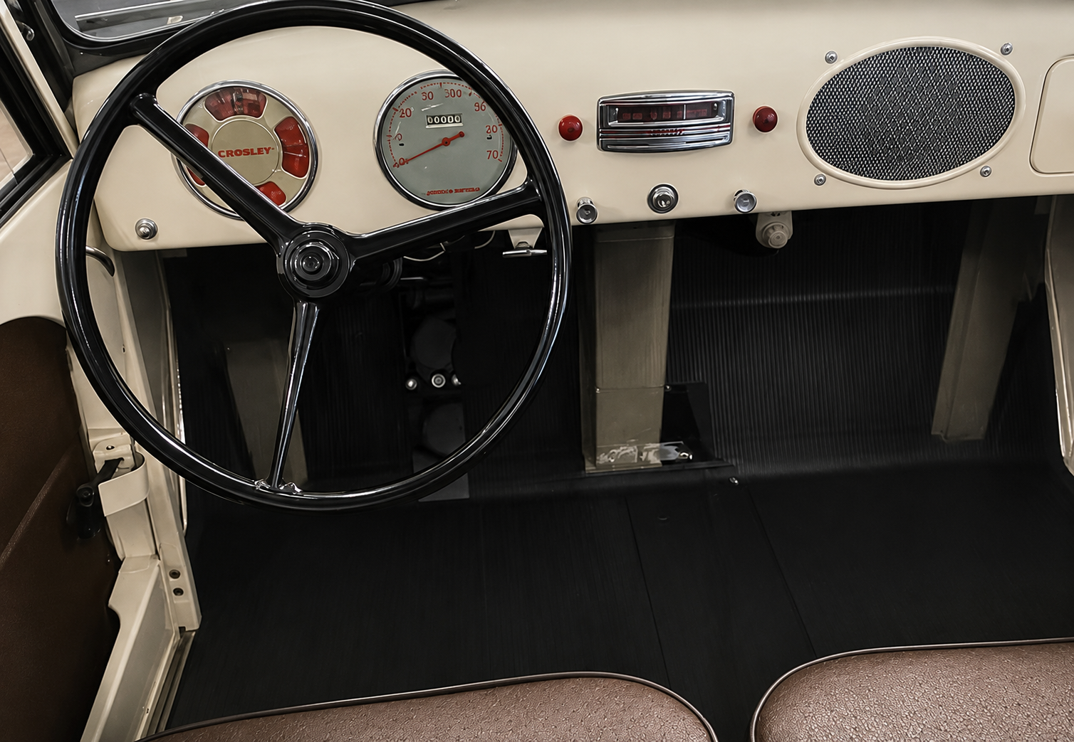Crosley steering wheel and steering linkage.