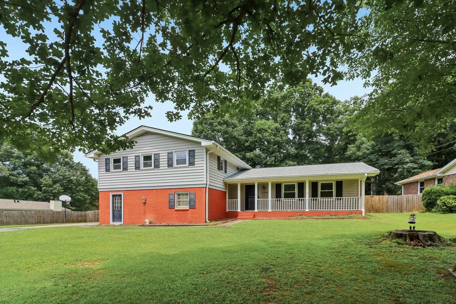 Established Salem Village, minutes from I 20
