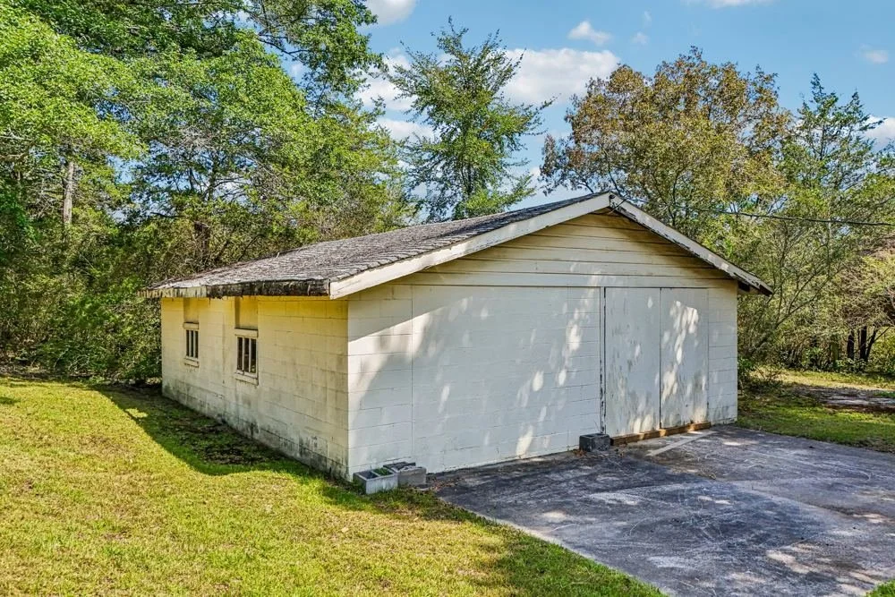 Detached garage