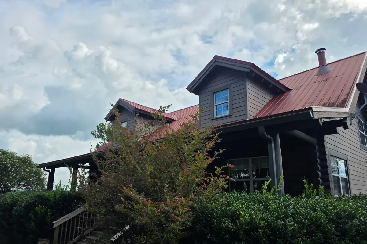 Charcoal Gray seamless gutters installed on rustic-style home in Dunnellon, Florida