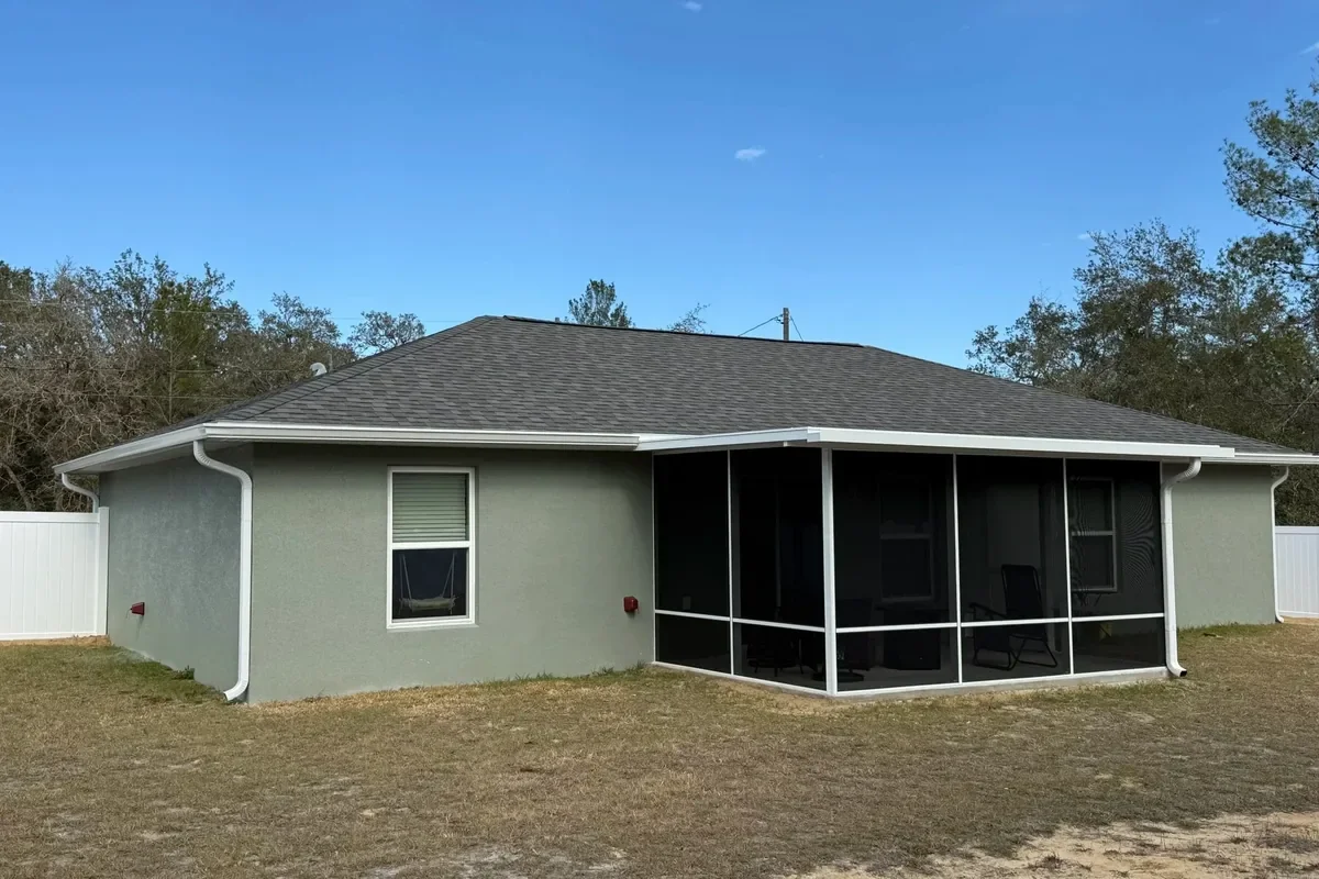 White seamless gutters installed on light gray home in Ocklawaha, Florida
