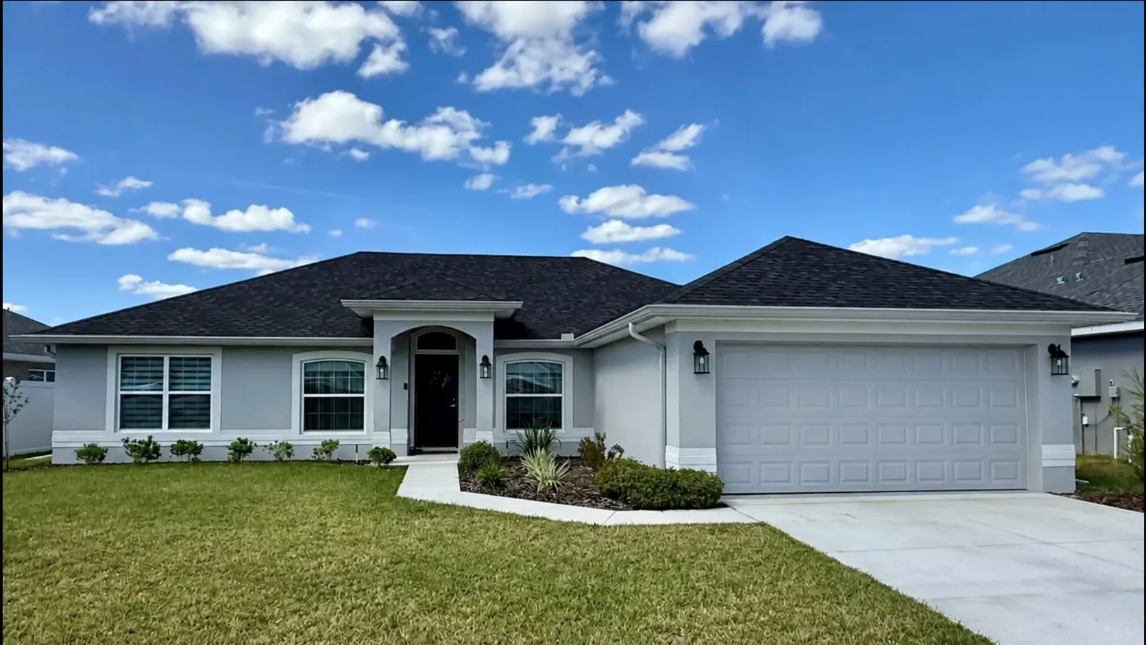 Victorian Gray seamless gutters along the roofline of a home in Northwest Ocala, Florida