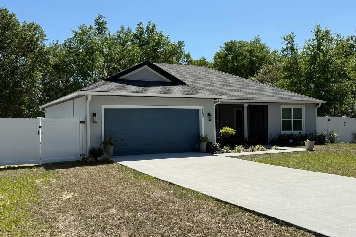 White seamless gutters installed on gray home in Ocklawaha, Florida