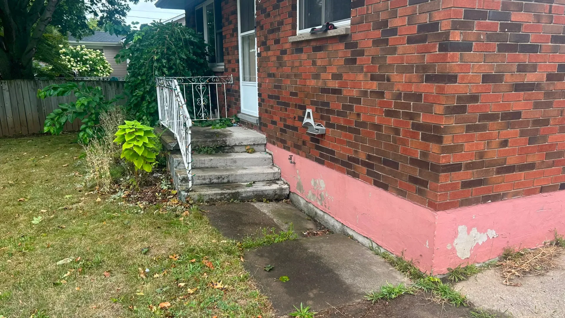 Ivan Avenue Grimsby concrete driveway — photo 2