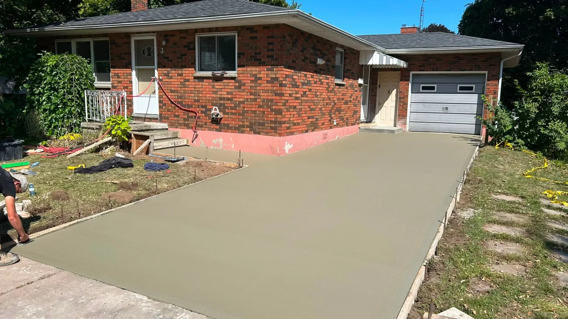 Ivan Avenue Grimsby concrete driveway — photo 4