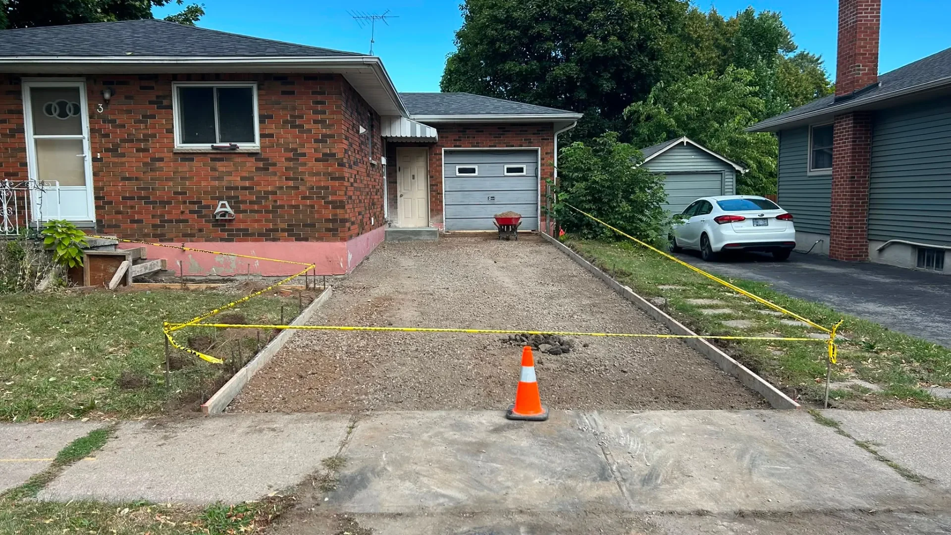 Ivan Avenue Grimsby concrete driveway — photo 3