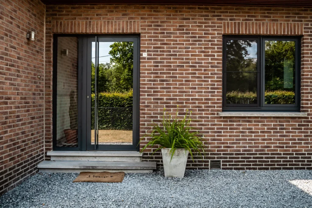 Aluminium raam en deur op maat geplaatst in Schilde