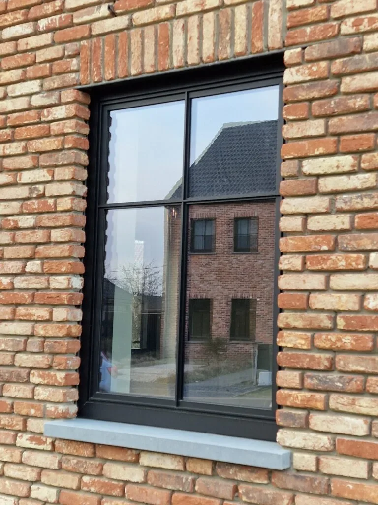 Aluminium raam op maat geplaatst in Schilde, detail profiel