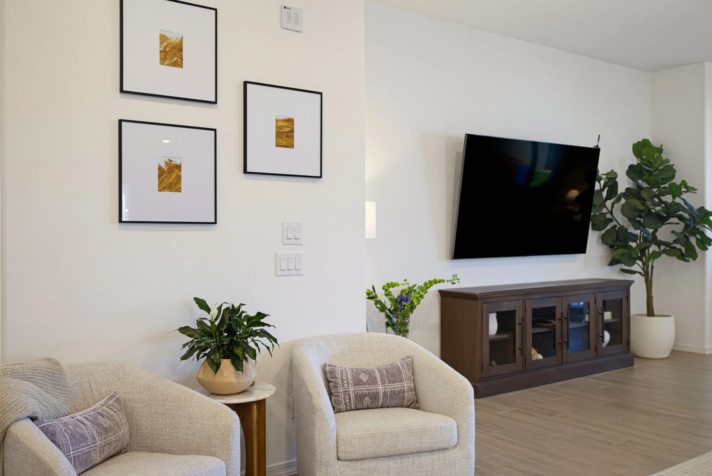 Well-lit rental interior demonstrating professional photography by Valley View Photo
