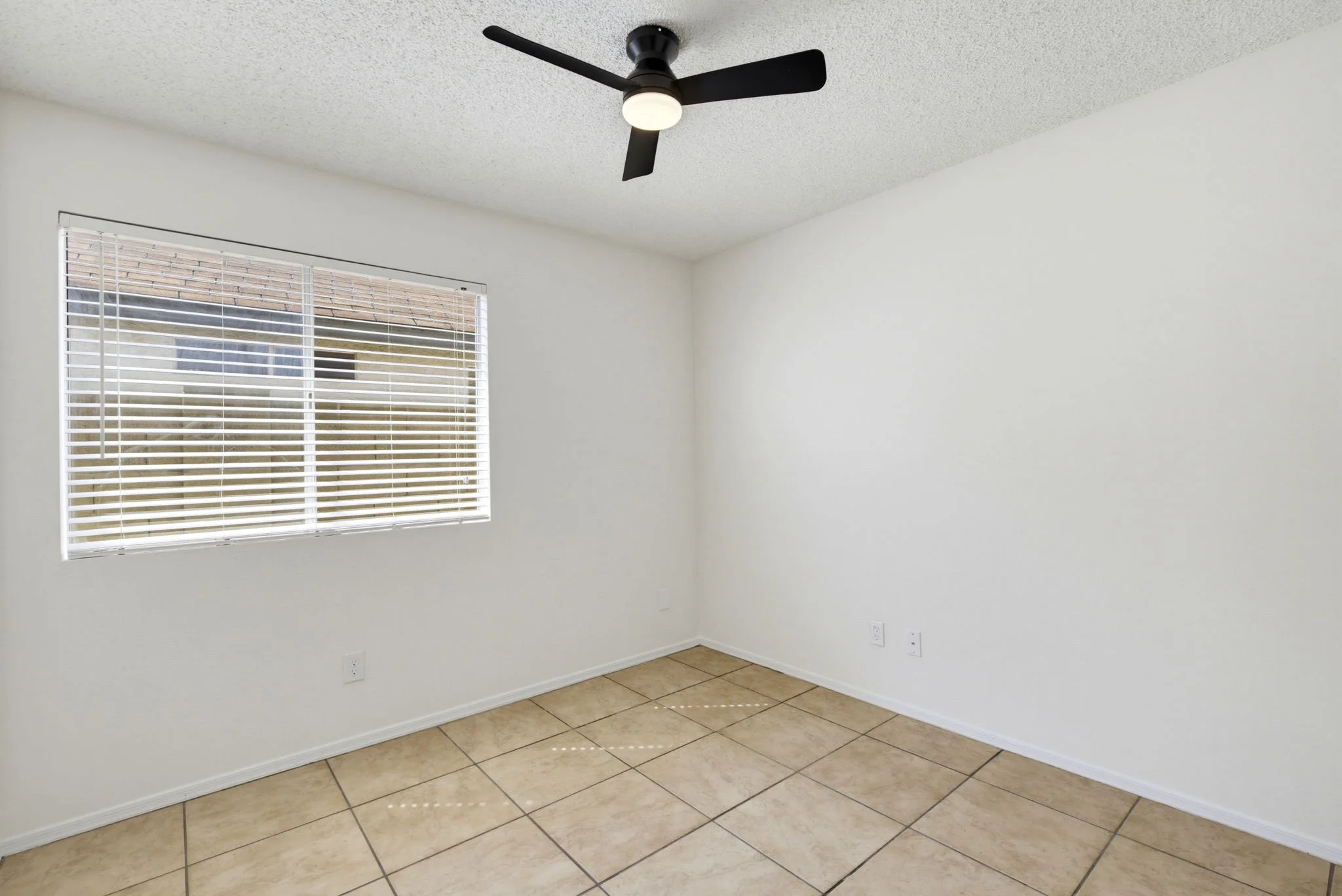 Empty room before virtual staging