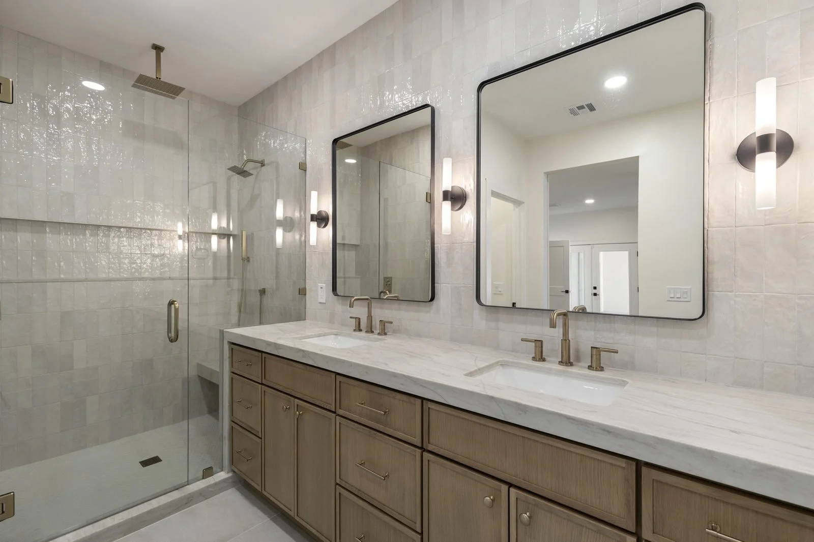 Luxury primary bathroom with dual vanity, featured in a Scottsdale 3D tour