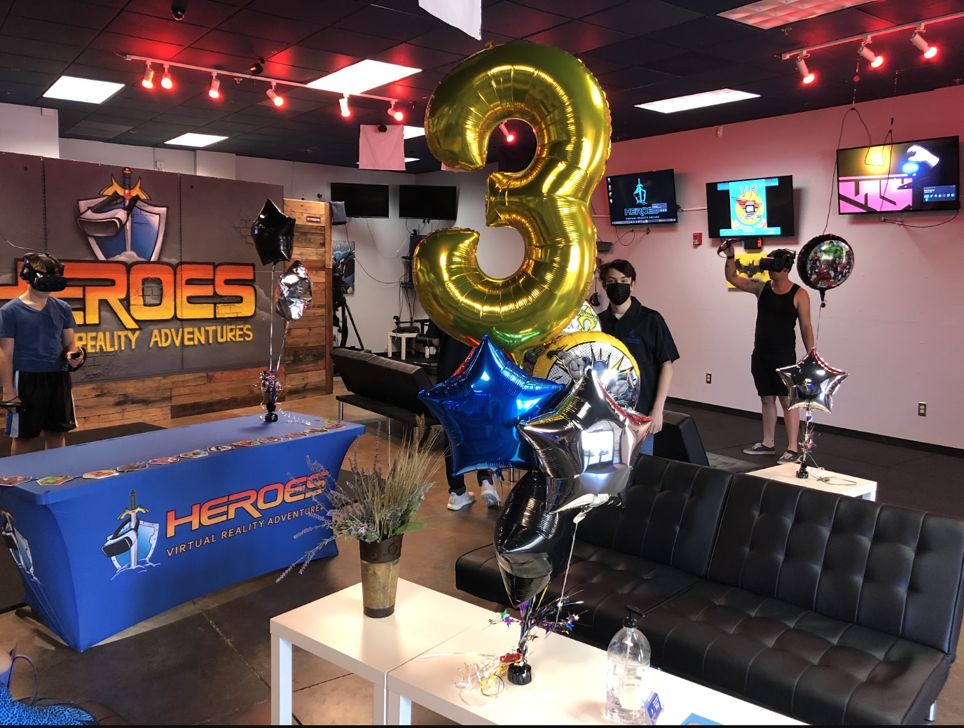 HEROES VR Adventures decorated with gold and star-shaped balloons while guests play VR games.