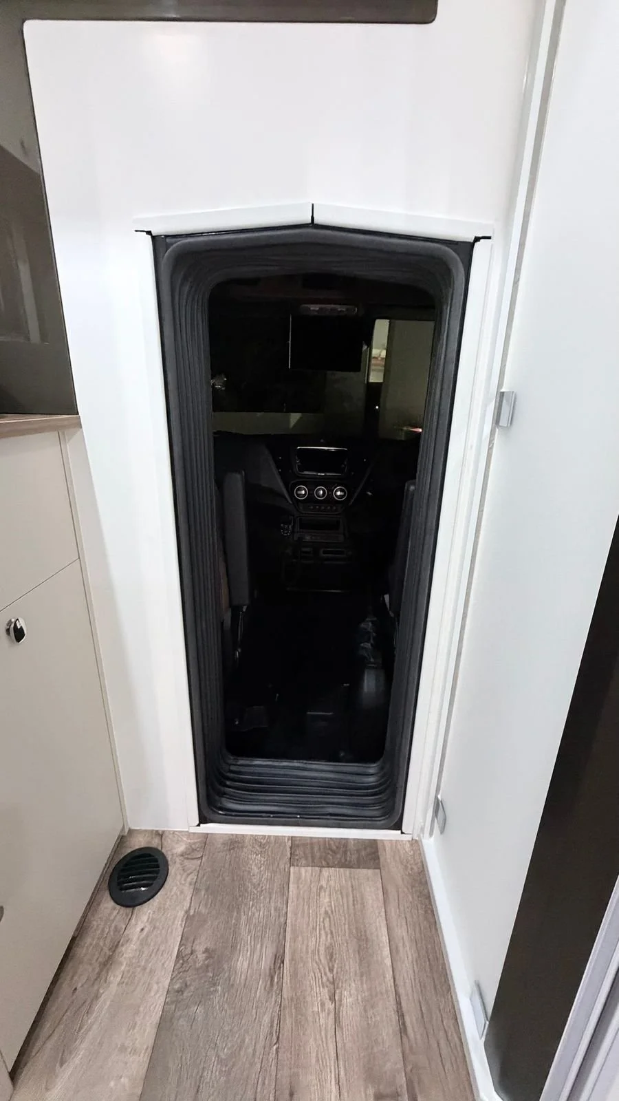 Walk-through tunnel from habitat to cab with flex seal bellows