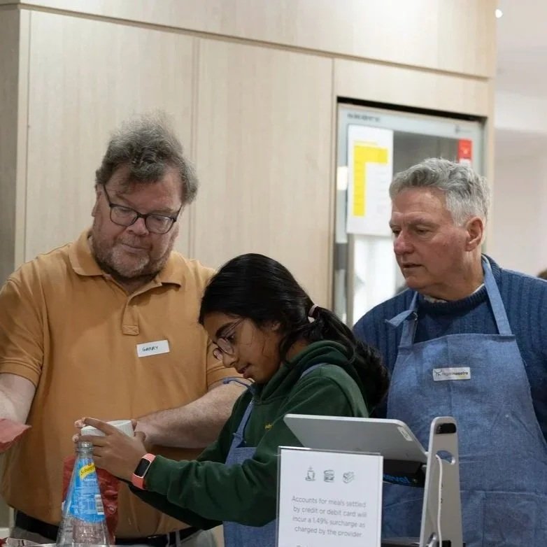 Senior receiving friendly technology support