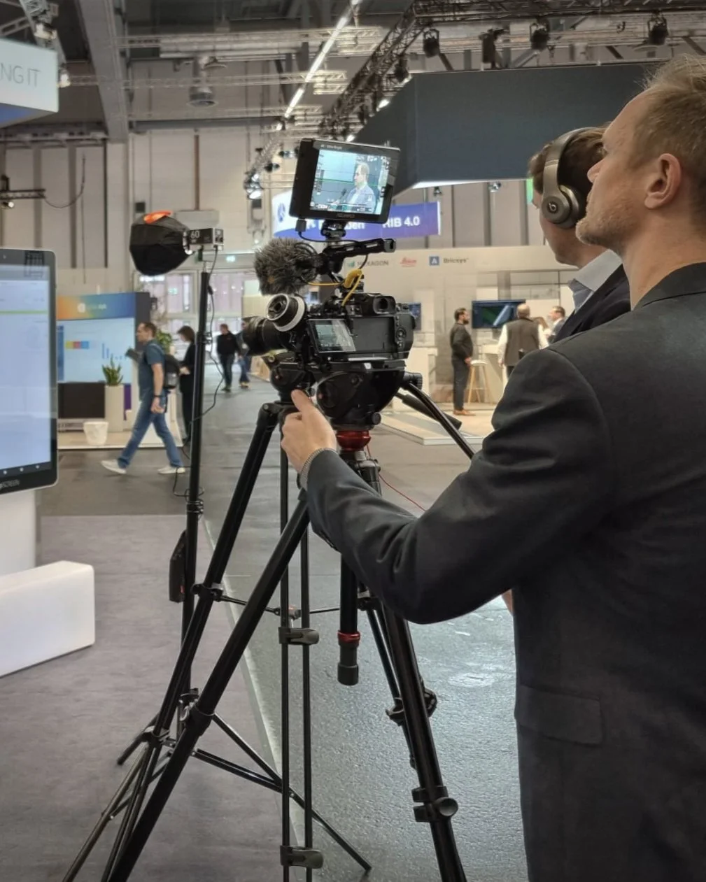 Videoproduktion München bei Messevideo und Interviewdreh
