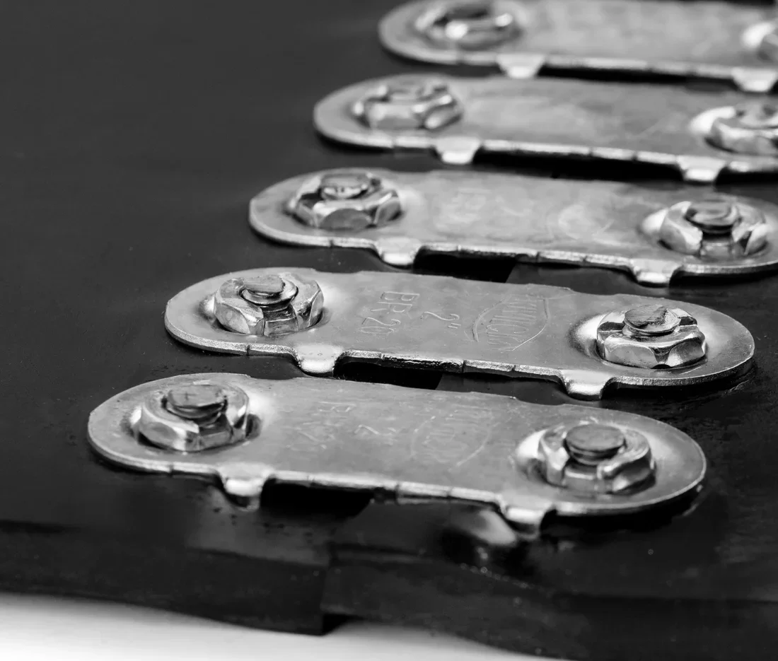 Selflex BR20 plate fasteners joining a conveyor belt