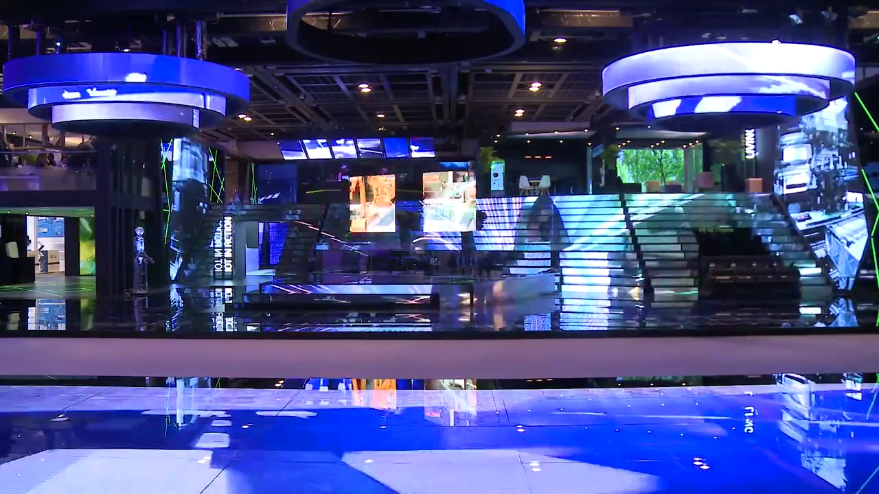 e& at GITEX Global — immersive LED content Dubai