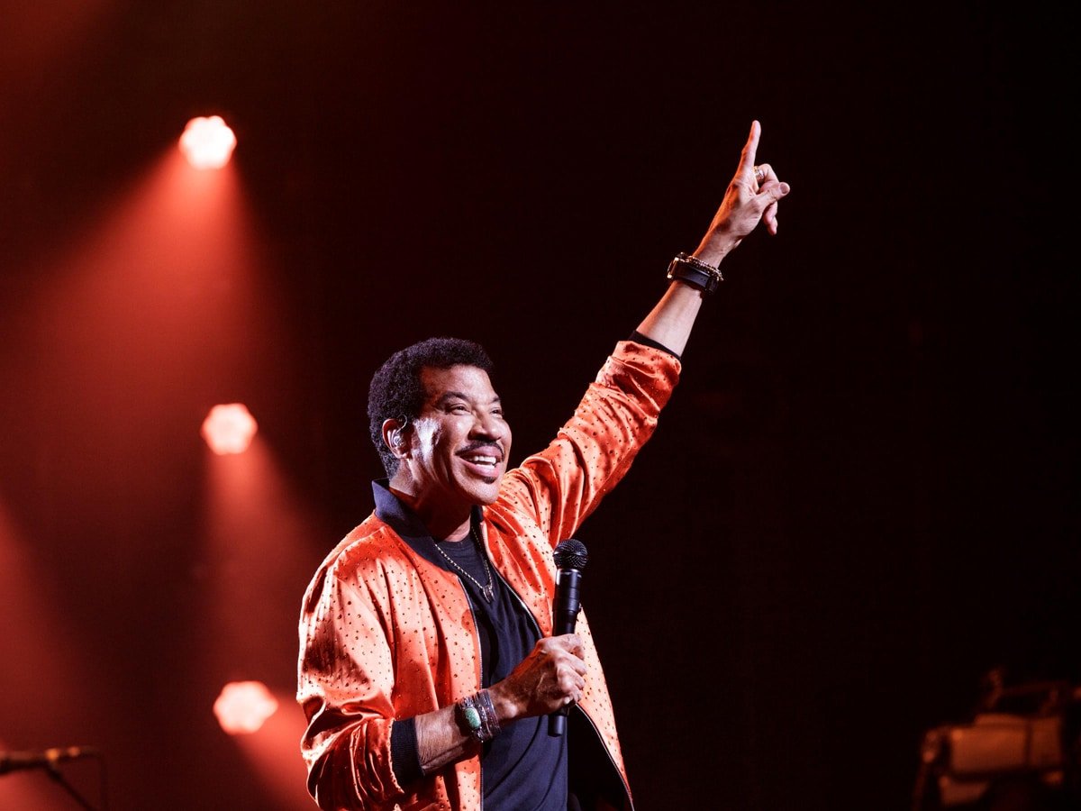Atlantis Dubai NYE gala concert visuals Lionel Richie