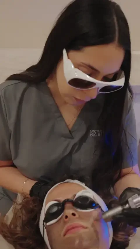 Danielle performing a carbon laser facial at Skyn Lab Keilor East