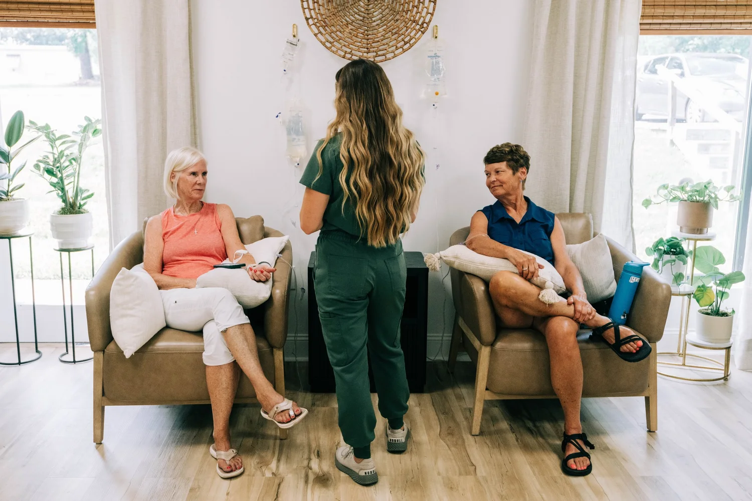 Guests relaxing together in the Raleigh Well IV lounge
