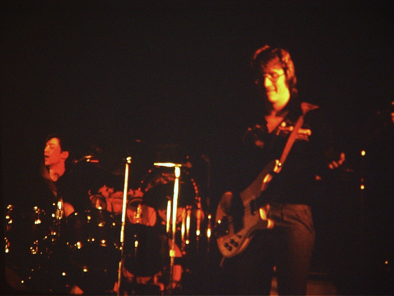 Peter performing with Knots in 1977