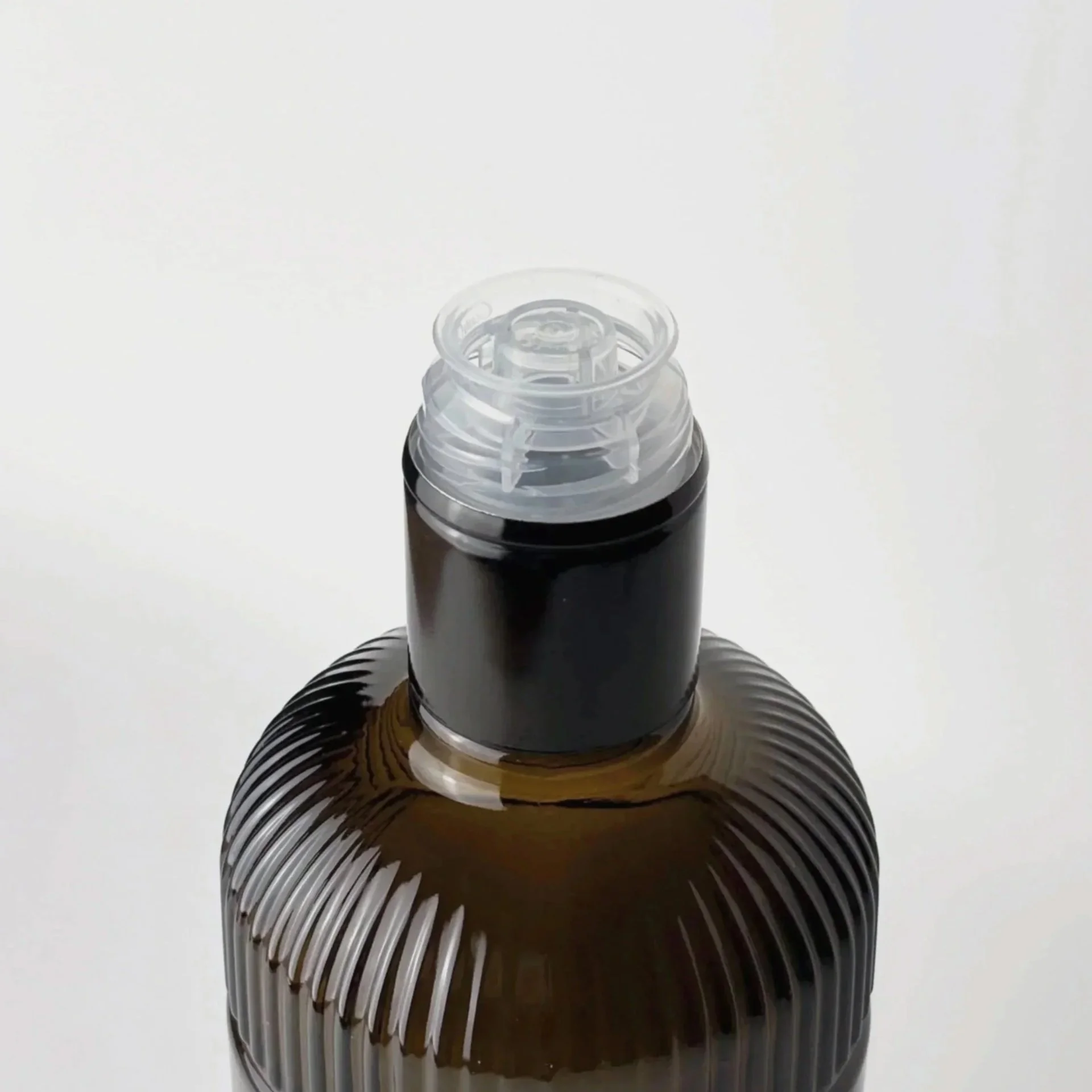 No-drip pouring lip