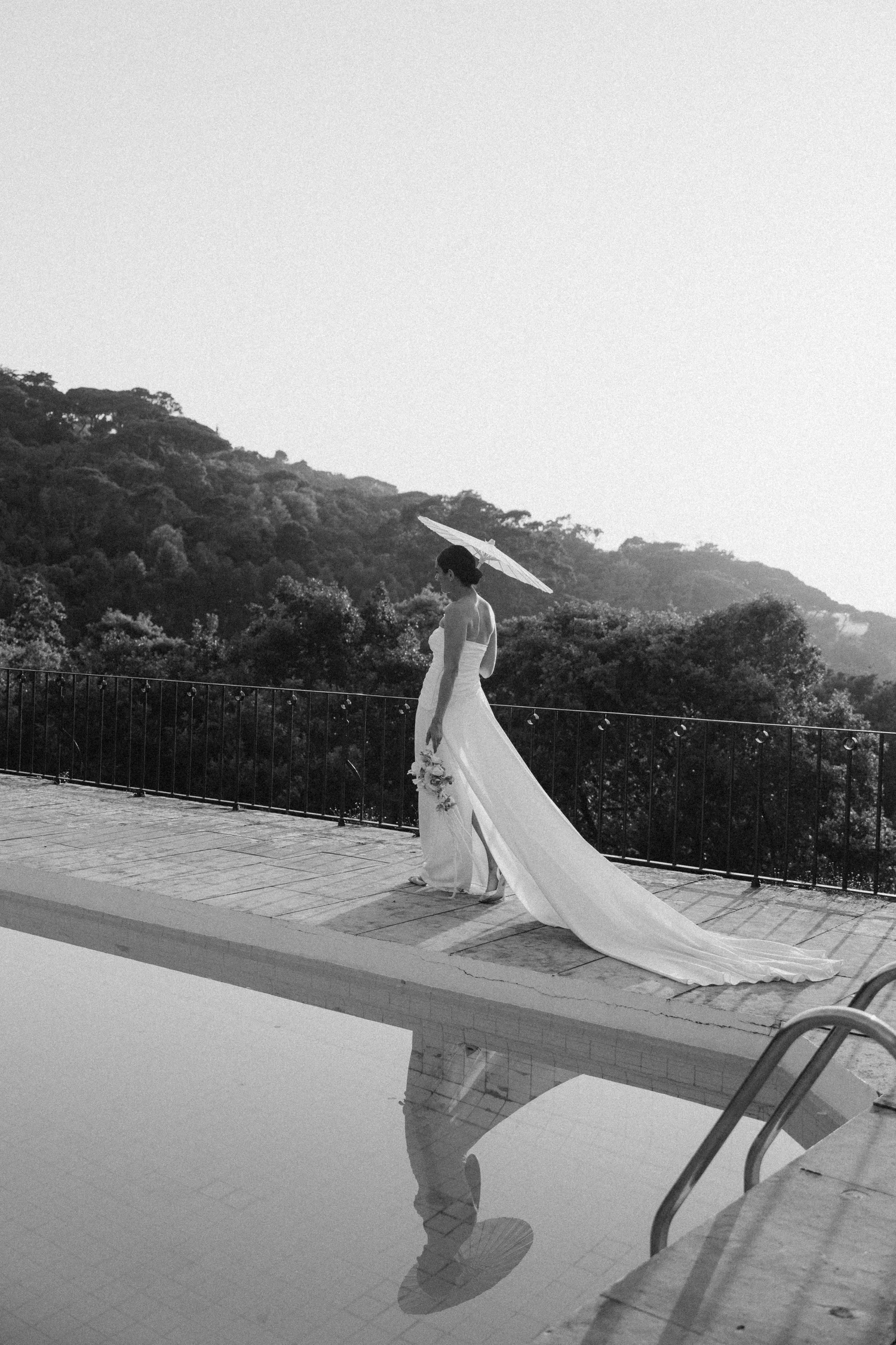 Nadine and Sul on their wedding day at Quinta de São Thiago, Sintra