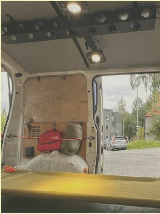 Toyota Hiace with TBL modules on the TBL-Railing