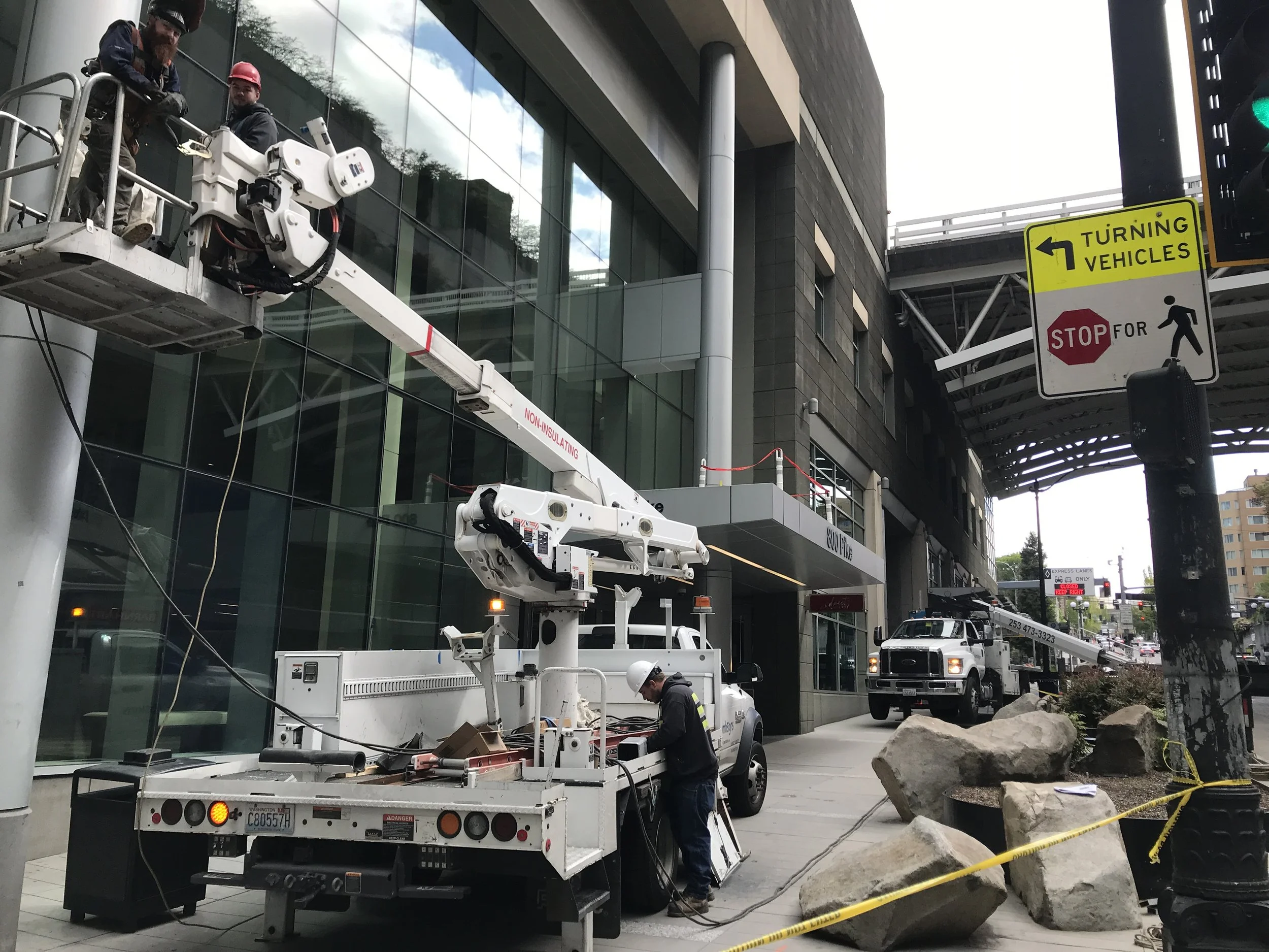 Rigging setup for East elevation signage – Plumb Signs