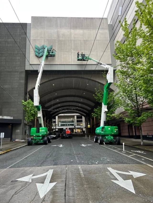 High-reach sign removal at Seattle Convention Center – Plumb Signs