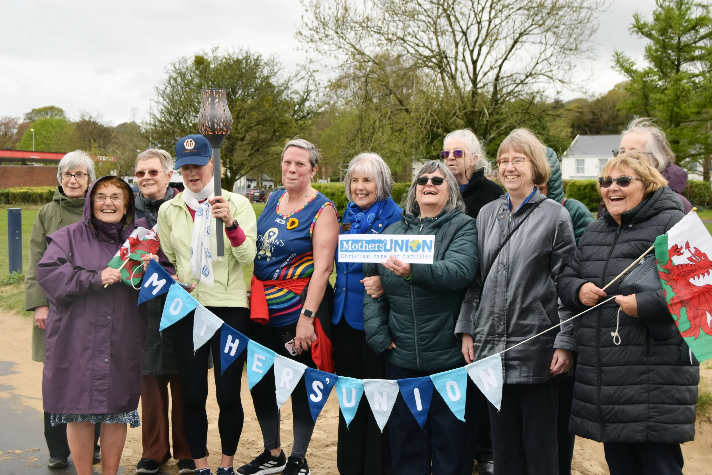 Kathleen Snow and MU members