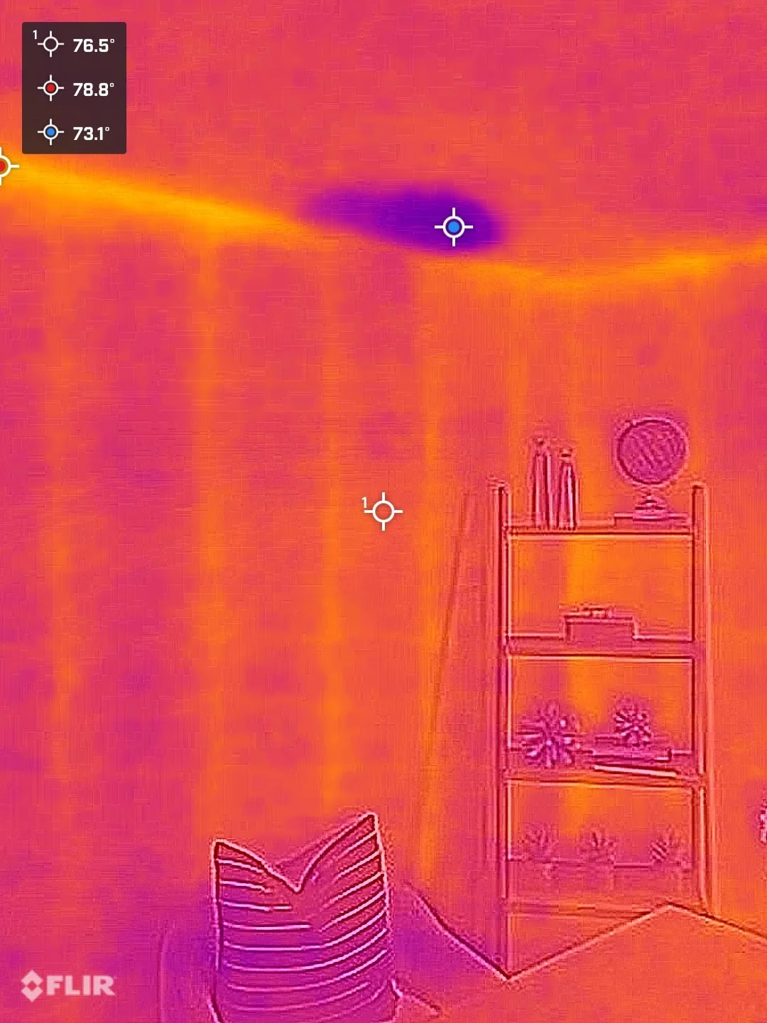 Thermal image showing a cooler temperature anomaly near the ceiling