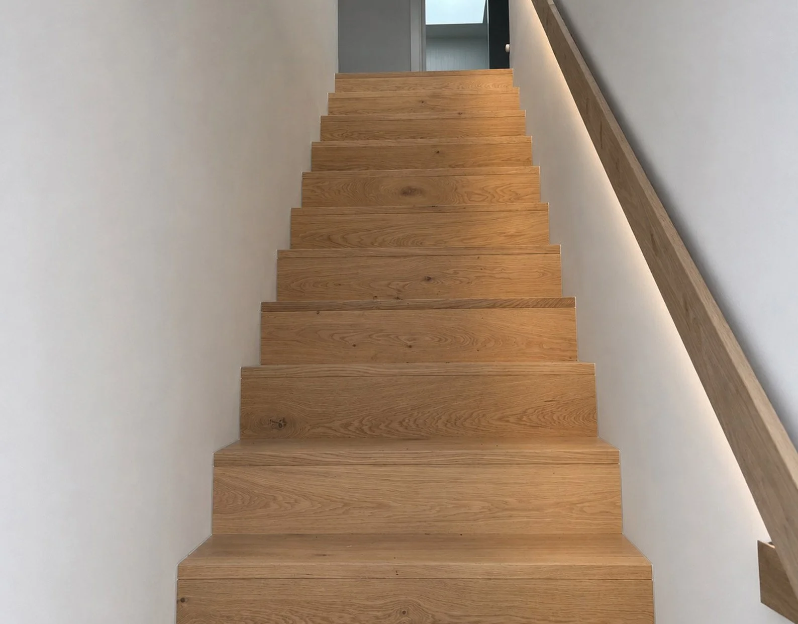 Annotated stair corner · 260mm going