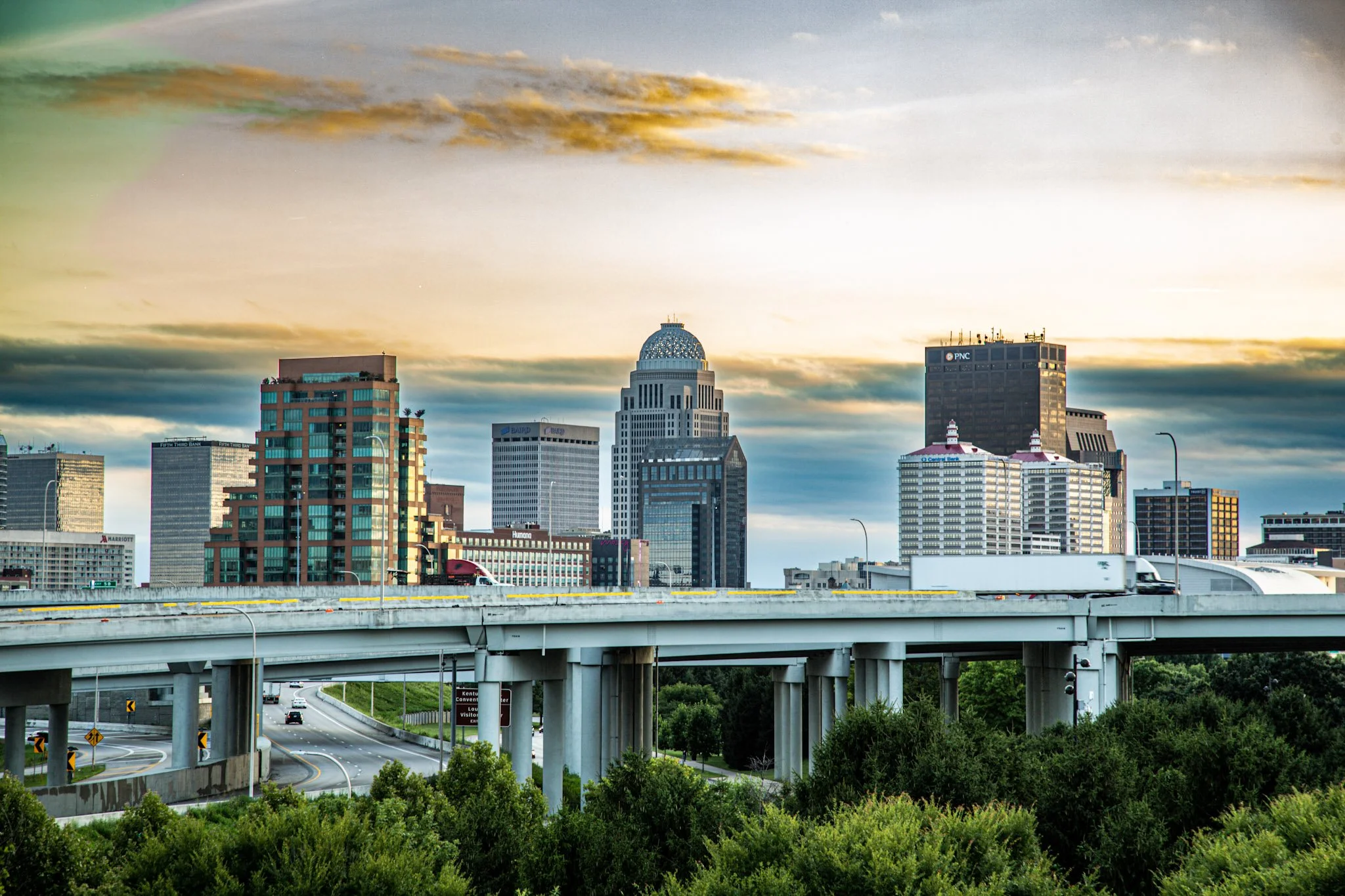 Louisville skyline photographed by Bernie Fussenegger of B2The7