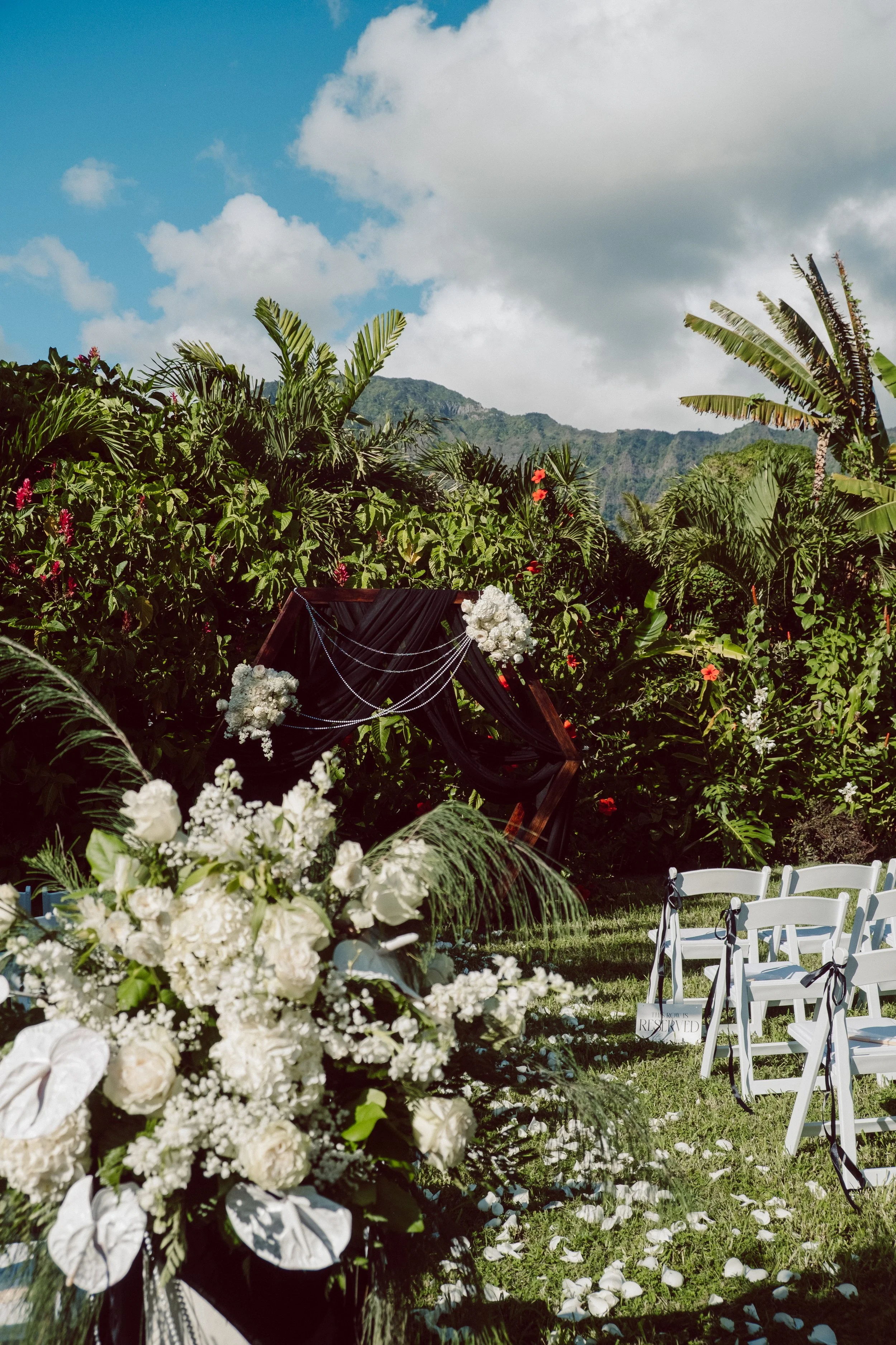Tropical ceremony Kapila Gardens Oahu wedding — Your Story Events