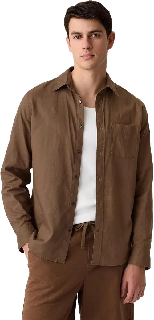 Man wearing a GAP brown linen long-sleeve shirt