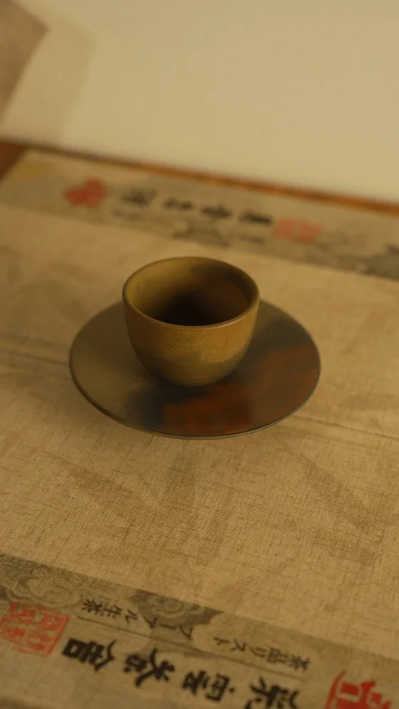 茶杯と茶湯、静かな一杯