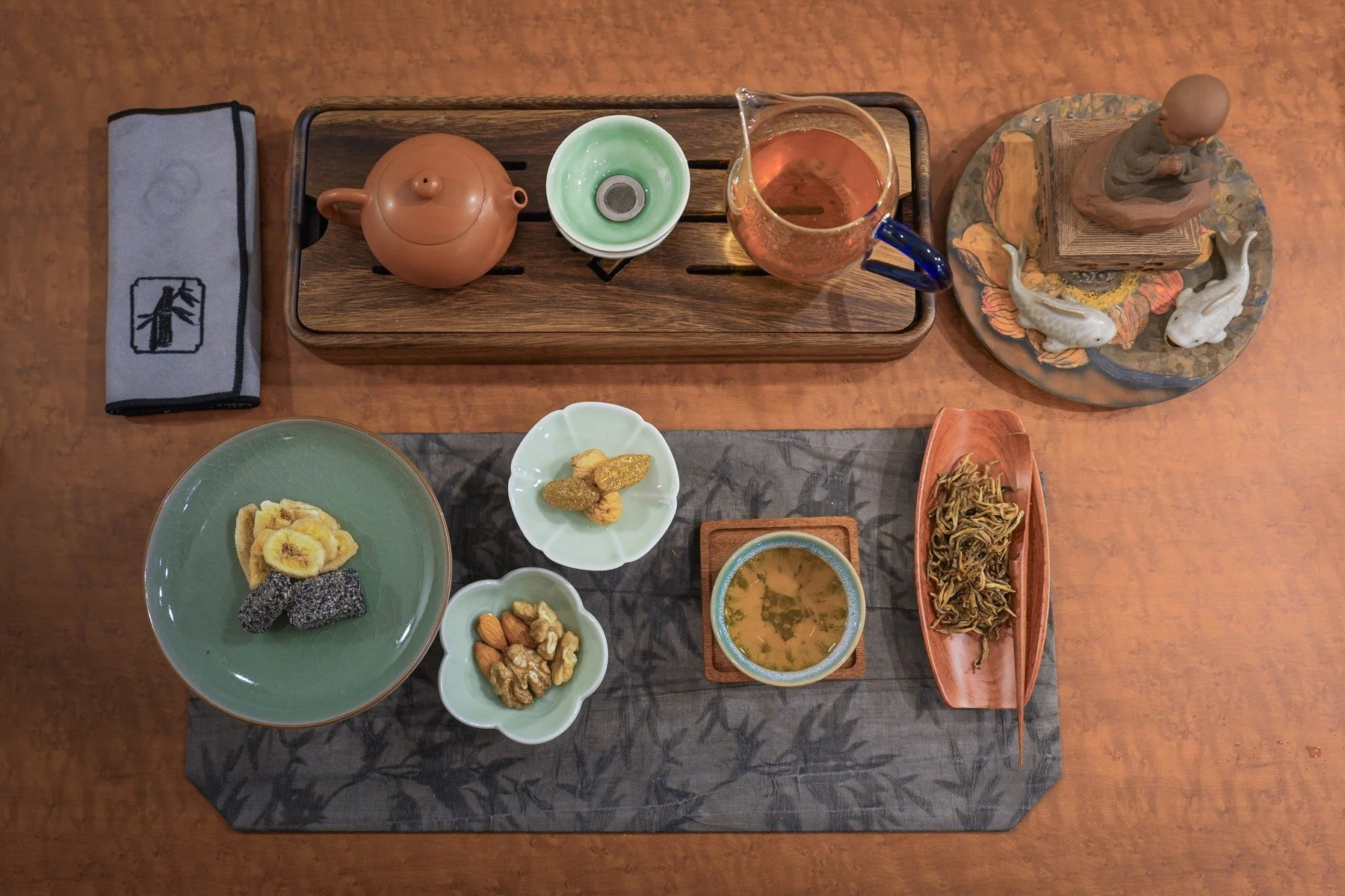 お茶と茶菓を囲む、ひととき。