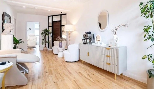 Interior of Dèlavoy Aesthetics clinic showing calm and luxurious space