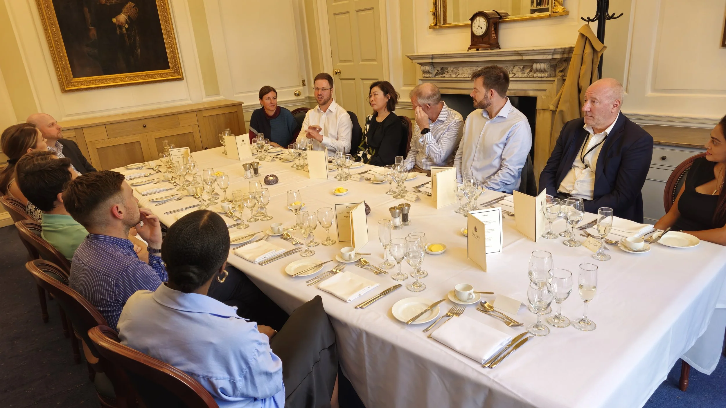 Senior HR leaders in conversation around an HR Insight Forum dinner table